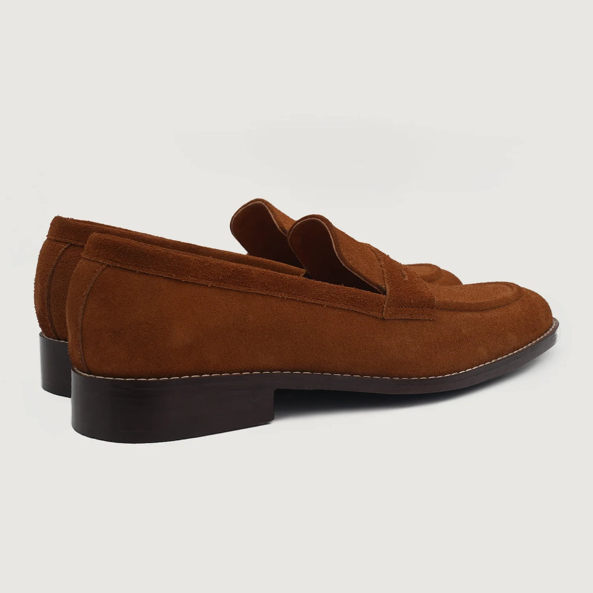 High-Traction Rubber Outsole & Lug Tread Pattern on Baxton Braun Suede Leder-Loafer für Herren For Men