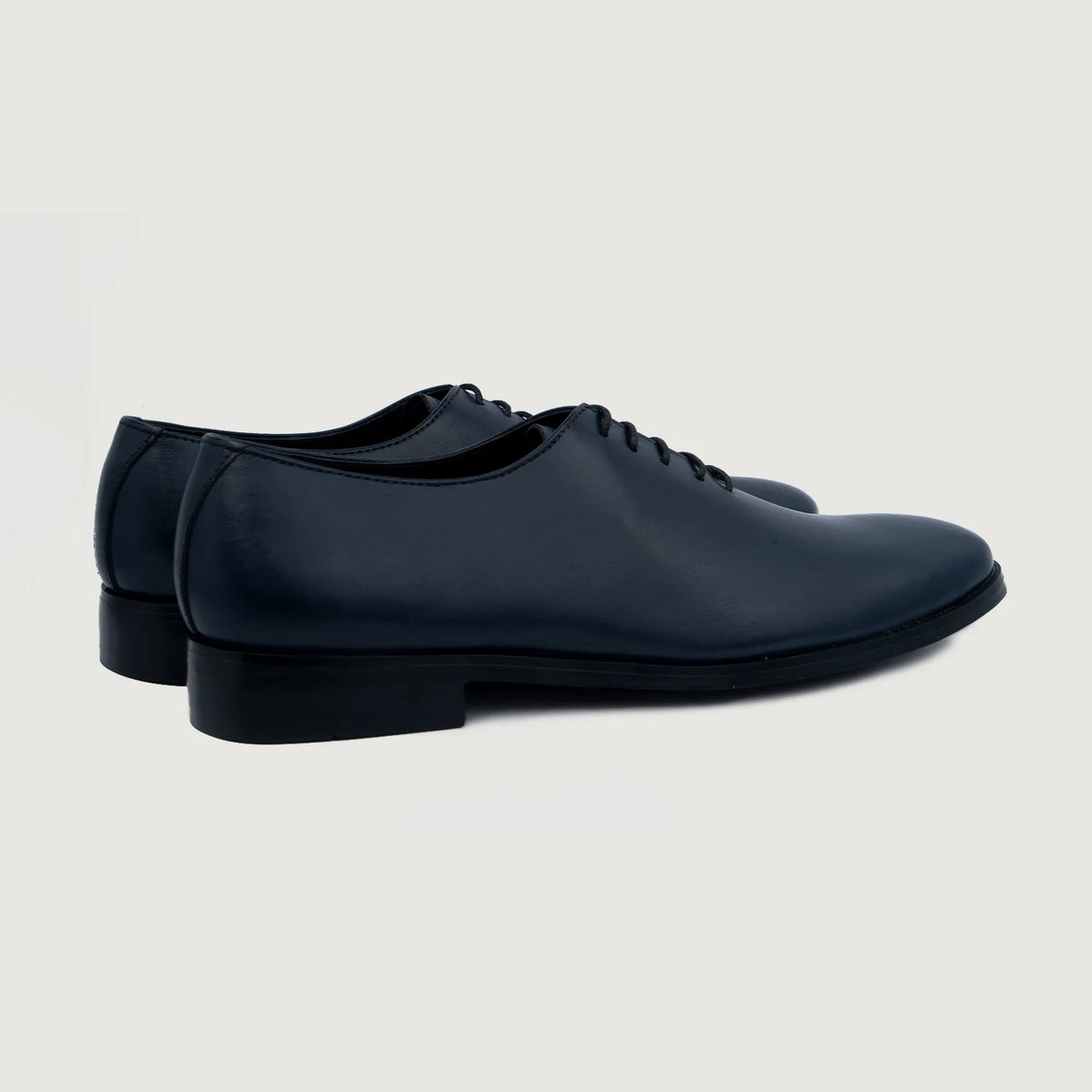Detailansicht of Classic Collar & Heavy-Duty Zipper Hardware on Director Wholecut Midnight Blau Lederschuhe für Herren For Men