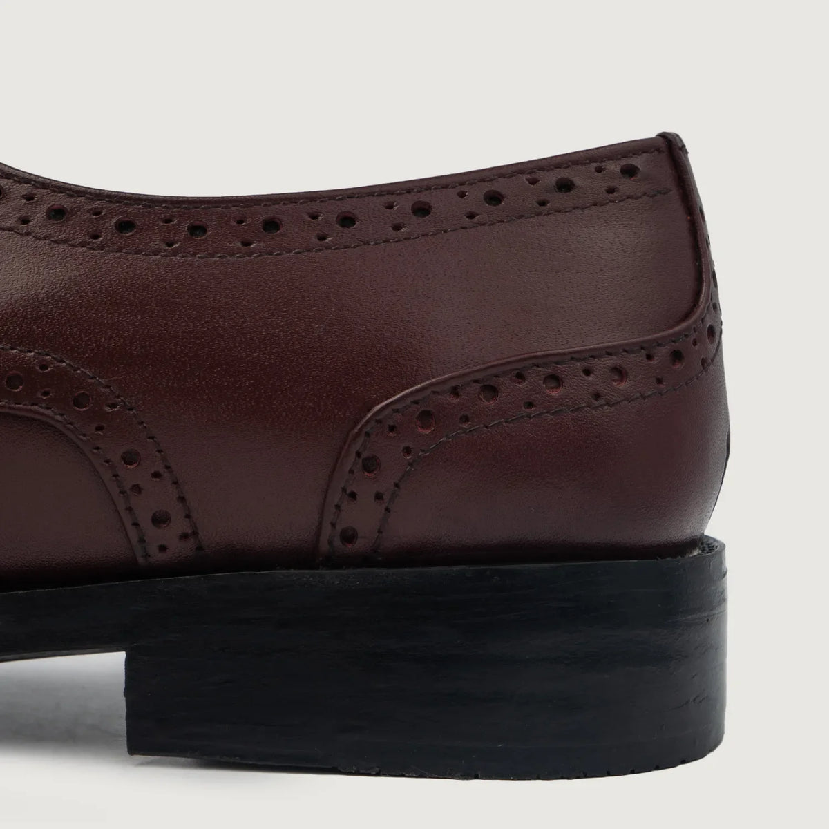 Authentic Full-Grain Leather Grain Depth & Pull-Up Patina Texture Detail