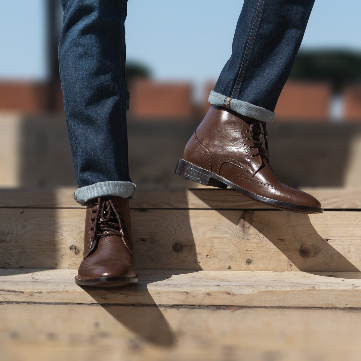 Tailored Rib Cuffs & Hem Craftsmanship Construction Detail on Duster Brogues Derby Braun Lederstiefel für Herren