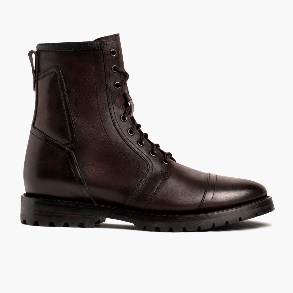 Casa Moto Alt-Englisch Braun Lederstiefel für Herren - Seitenansicht mit ergonomischem Ärmelschnitt & sportlicher Passform