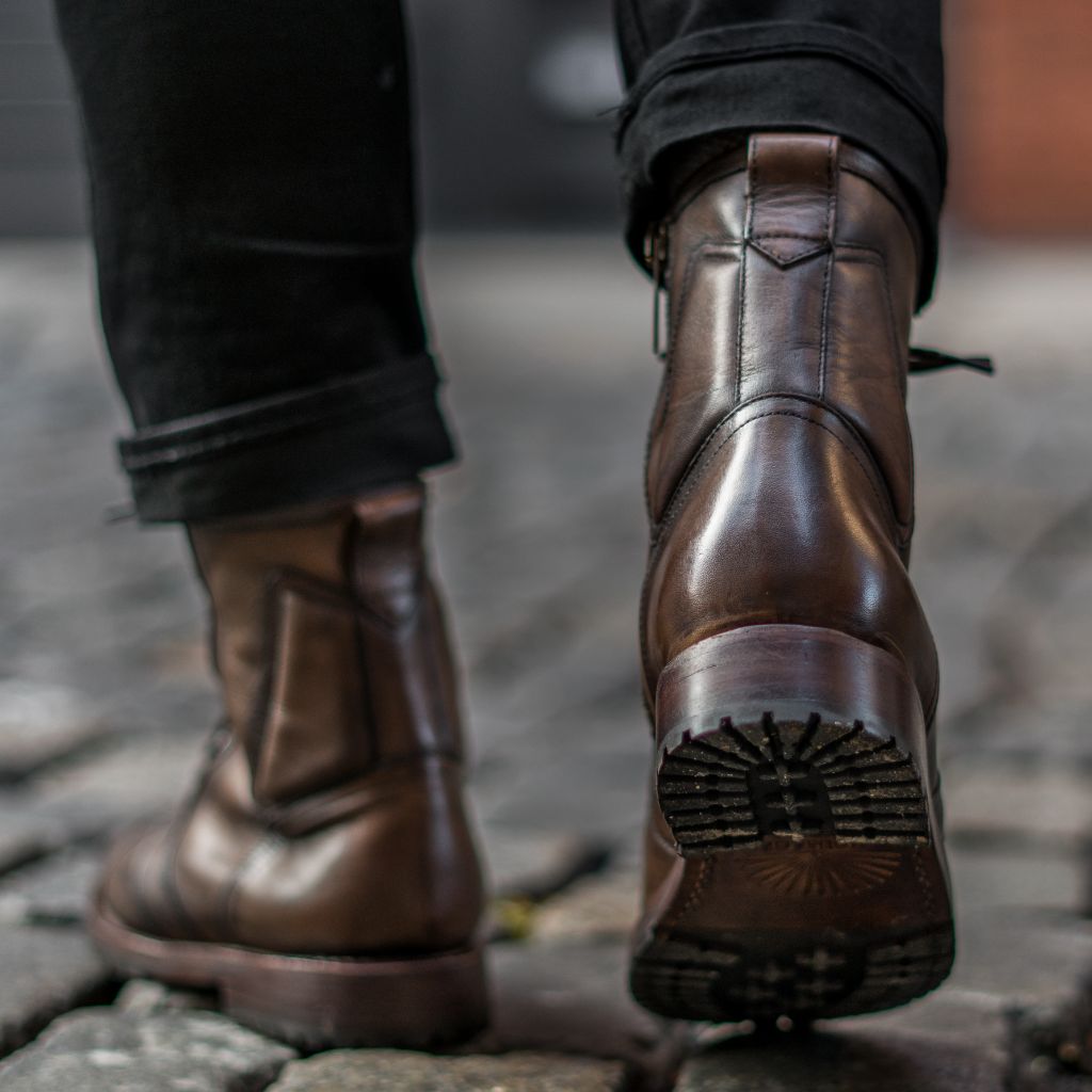 Tailored Rib Cuffs & Hem Craftsmanship Construction Detail on Casa Moto Añejo-Braun Lederstiefel für Herren