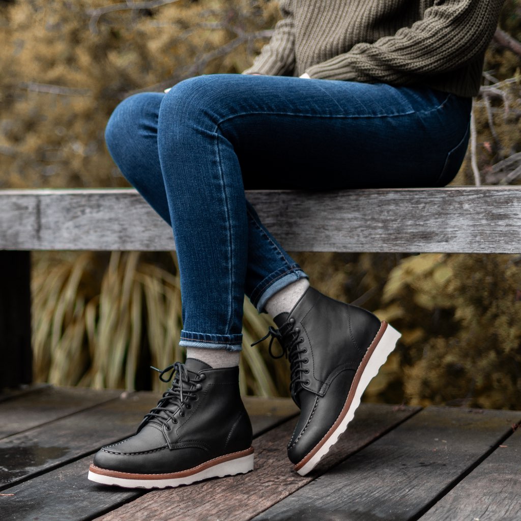 Cushioned Leather Insole & Ergonomic Arch Support Construction Detail