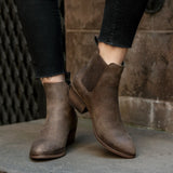 Authentic Full-Grain Leather Grain Depth & Pull-Up Patina Texture Detail