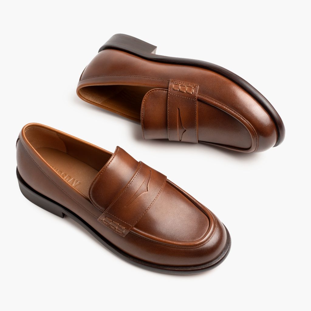 High-Traction Rubber Outsole & Lug Tread Pattern on Dress Penny Pecan Lederstiefel für Damen
