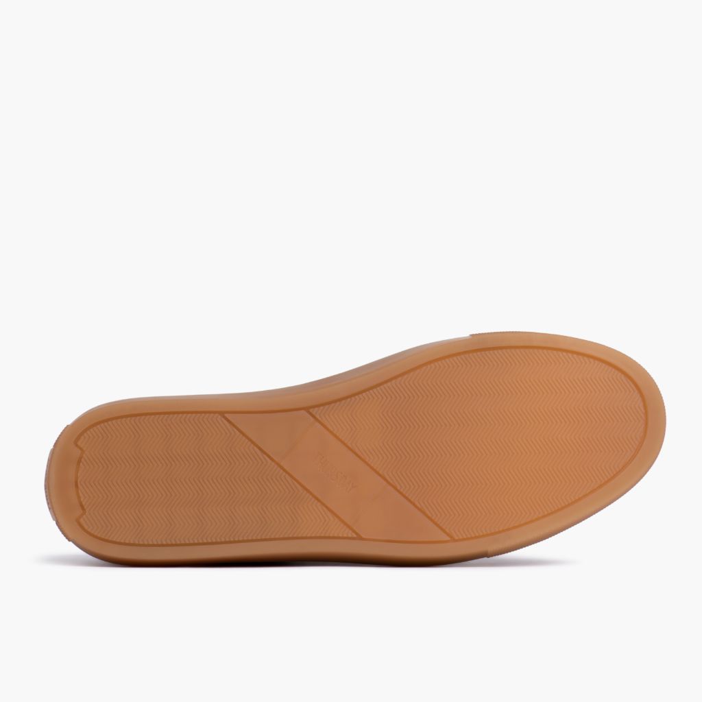 High-Traction Rubber Outsole & Lug Tread Pattern on Premier Low Top Camel Leder-Sneaker für Damen