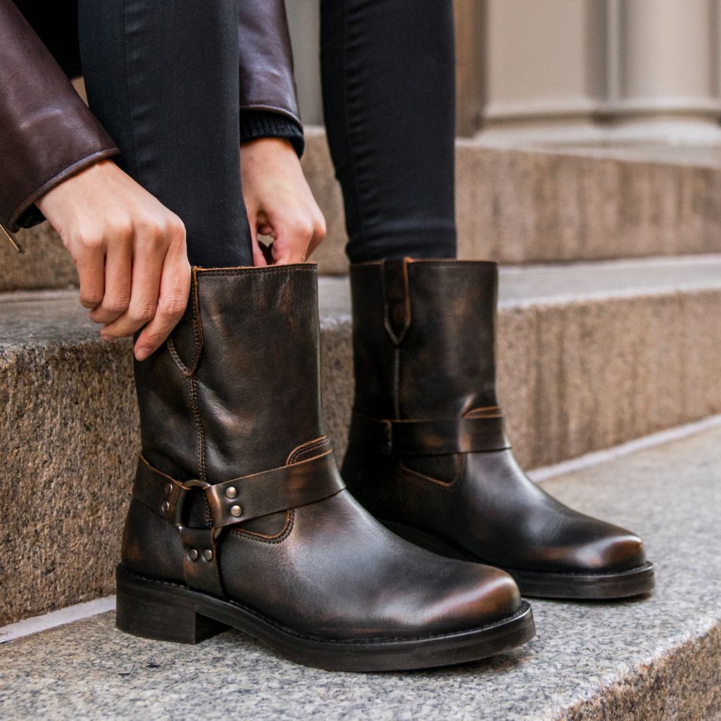 Top-Down Perspective Showing Lacing System & Tongue Craftsmanship