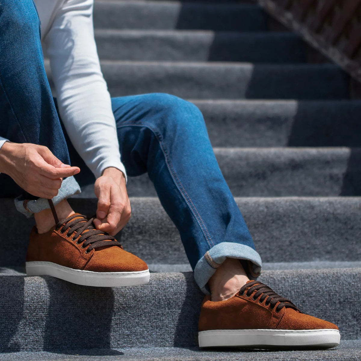 High-Traction Rubber Outsole & Lug Tread Pattern on Murphy Low Top Braun Suede Sneaker für Herren