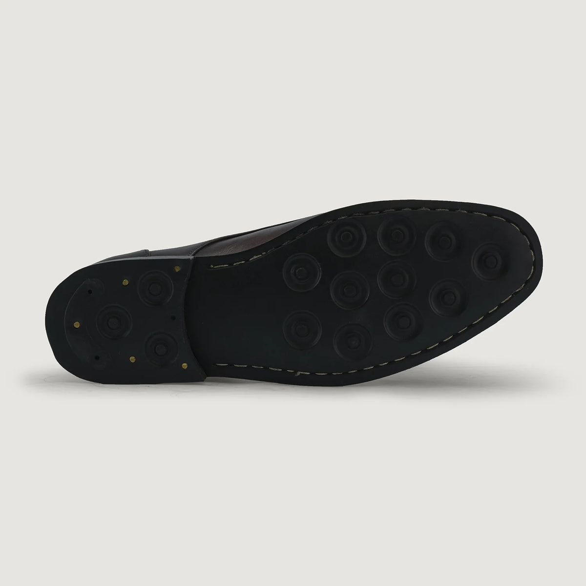 High-Traction Rubber Outsole & Lug Tread Pattern on Attorney Derby Burnished Braun Lederschuhe für Herren For Men