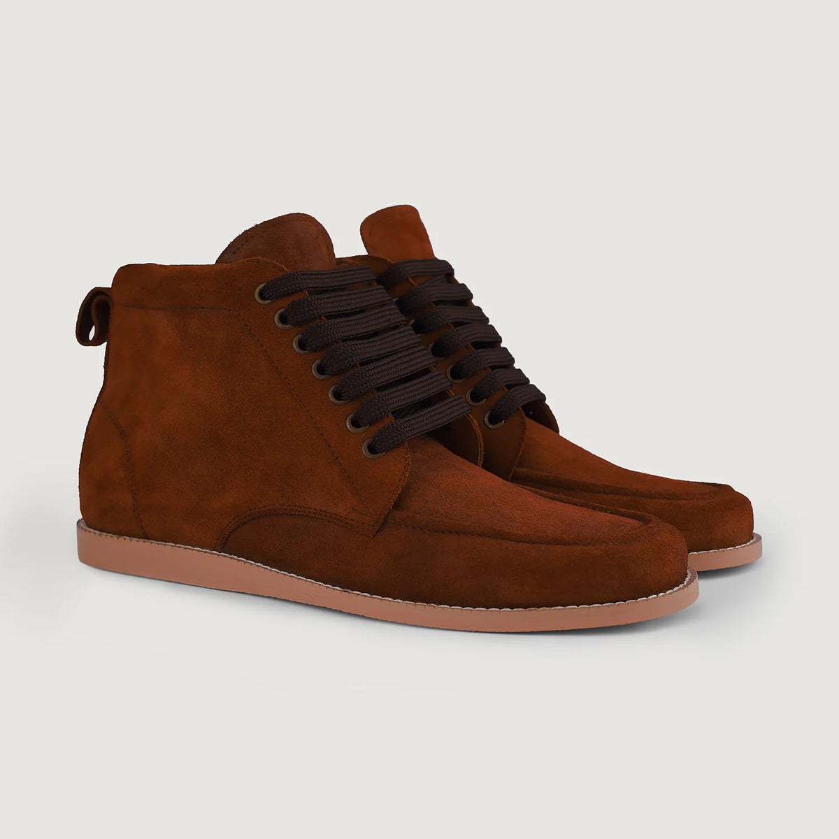 Bearman Moc Toe Braun Wildlederstiefel für Herren in Brown Goatskin Suede - Seitenansicht | Online Kaufen