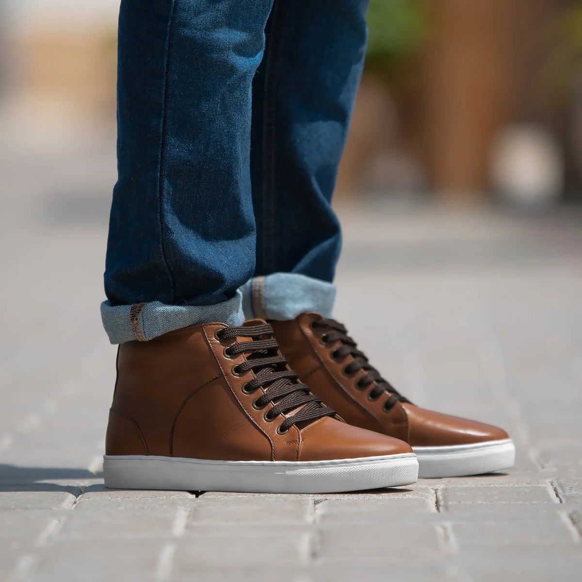 Authentic Full-Grain Leather Grain Depth & Pull-Up Patina Texture Detail