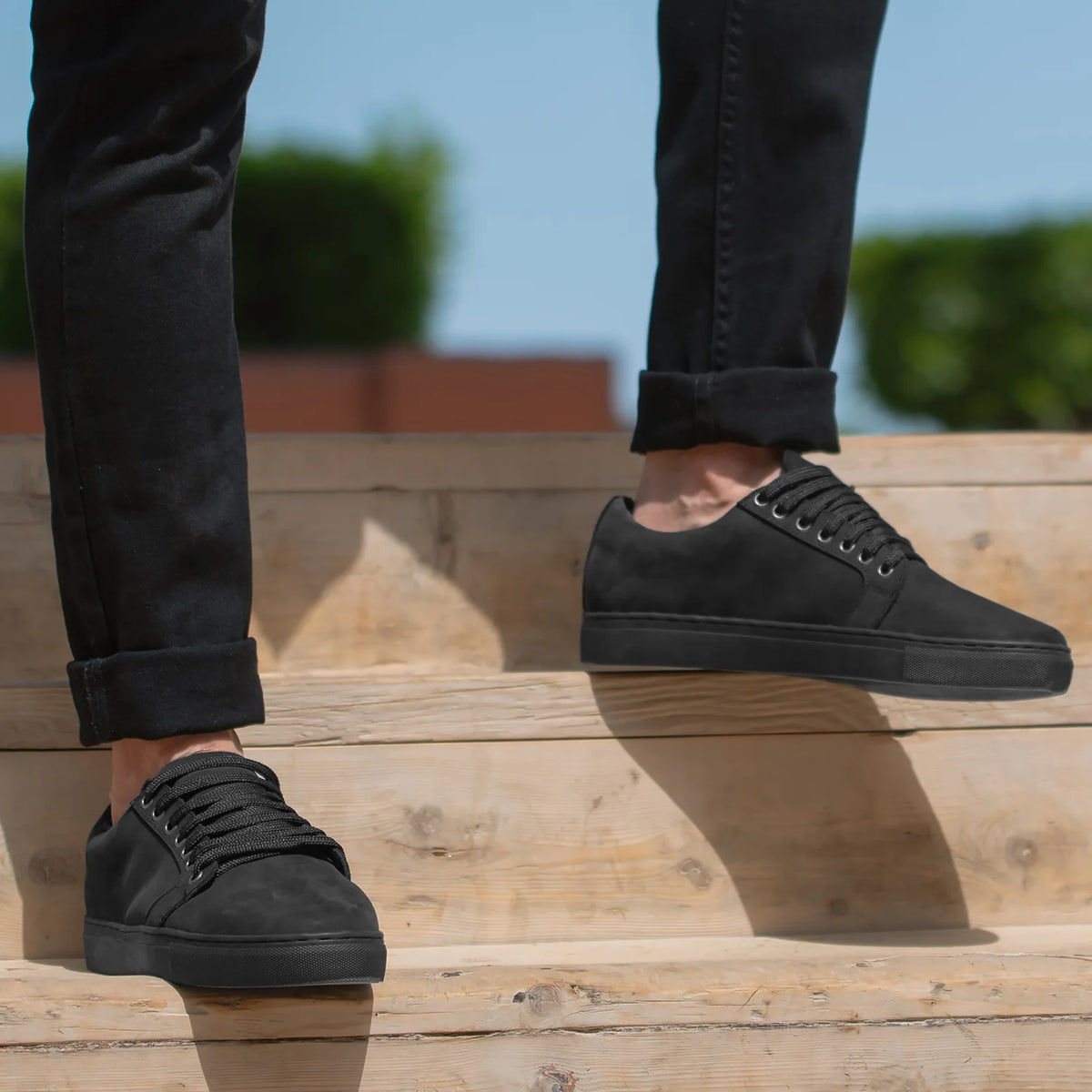 Murphy Low Top Schwarz Nubuck Sneaker für Herren - Verstärkte Fersenkappe & präzise Doppelnaht
