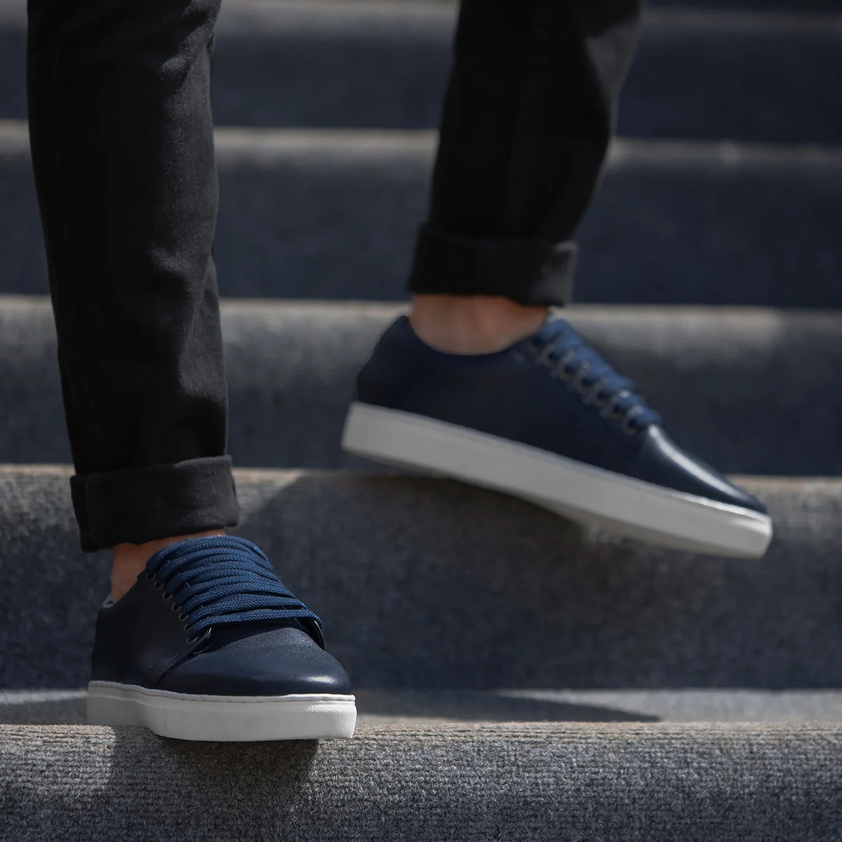 Murphy Low Top Midnight Blau Leder-Sneaker für Herren - Verstärkte Fersenkappe & präzise Doppelnaht