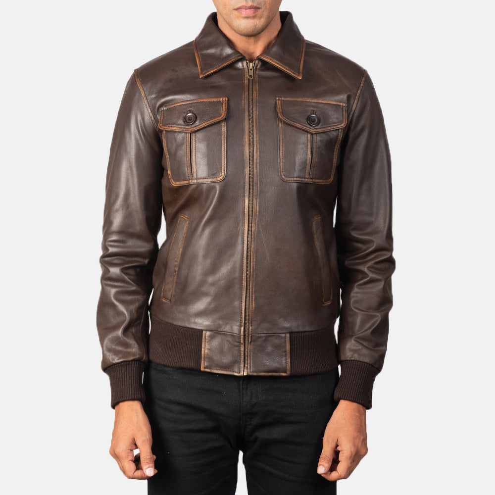 Men's Aaron Distressed Brown Leather Bomber Jacket - Seitenansicht mit ergonomischem Ärmelschnitt