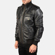 Black Sheepskin Leather Bomber Jacket - Rückansicht mit passgenauen Schultern &amp; sauberem Saum