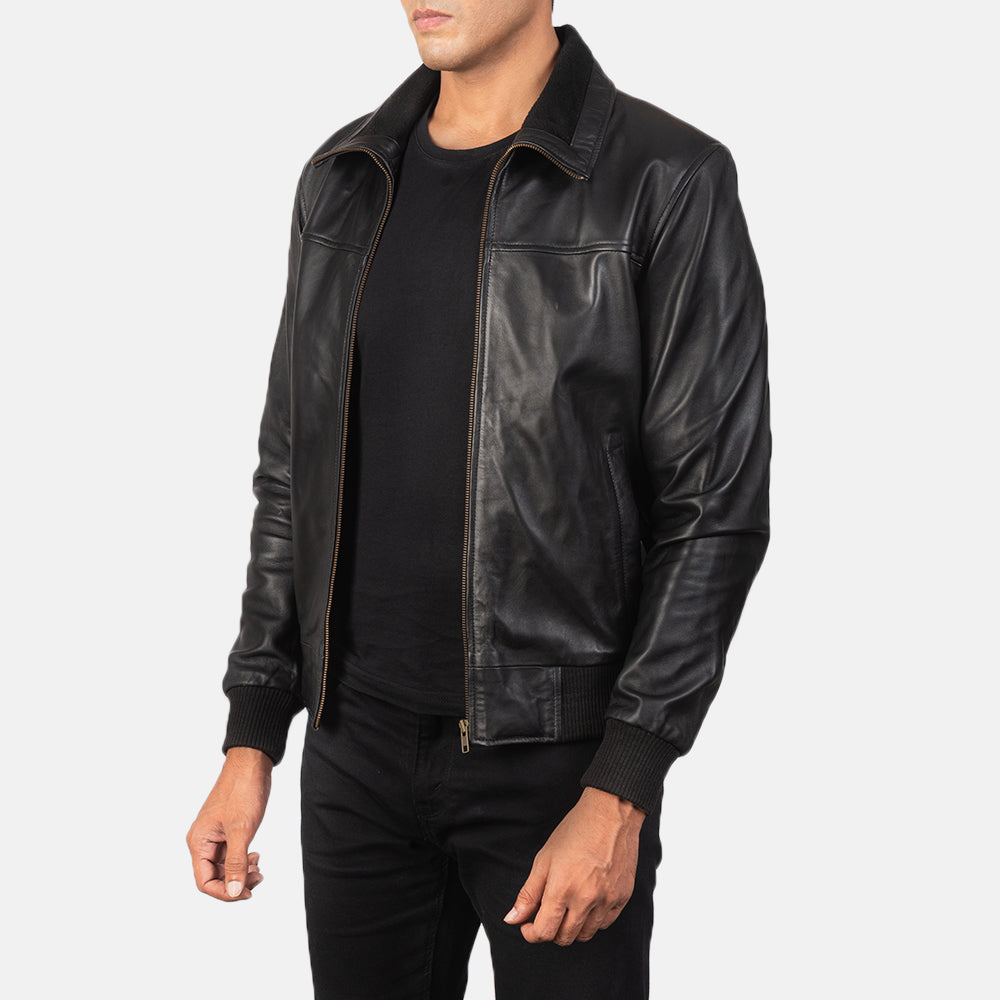 Black Sheepskin Leather Bomber Jacket - Rückansicht mit passgenauen Schultern &amp; sauberem Saum