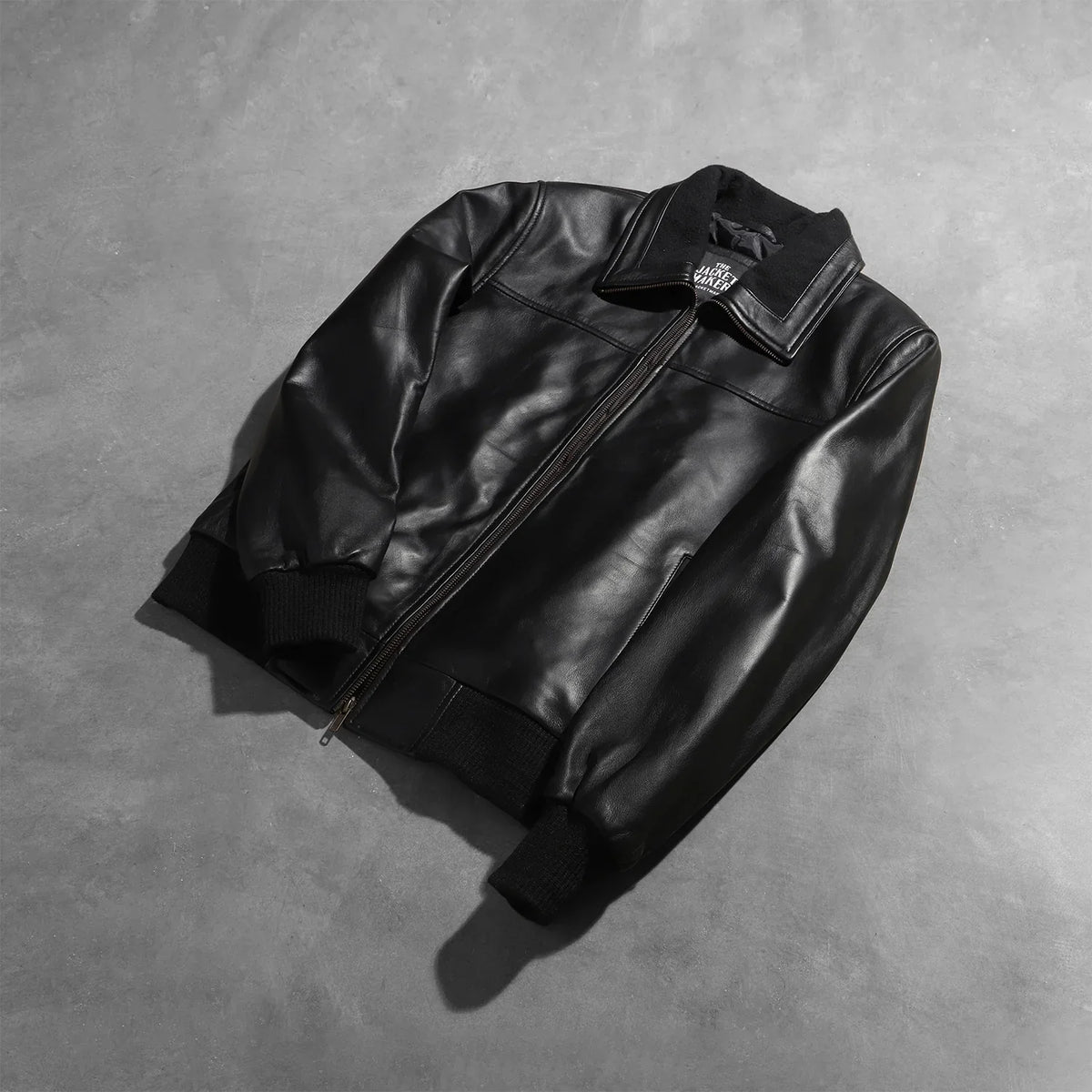 Rib Knit &amp; Hem Craftsmanship Construction Detail on Men's Air Rolf Schwarz Leder-Bomberjacke für Herren