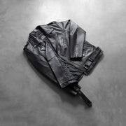 
Handwerkliche Saumverarbeitung an Allaric Alley Black Leather Biker Jacket