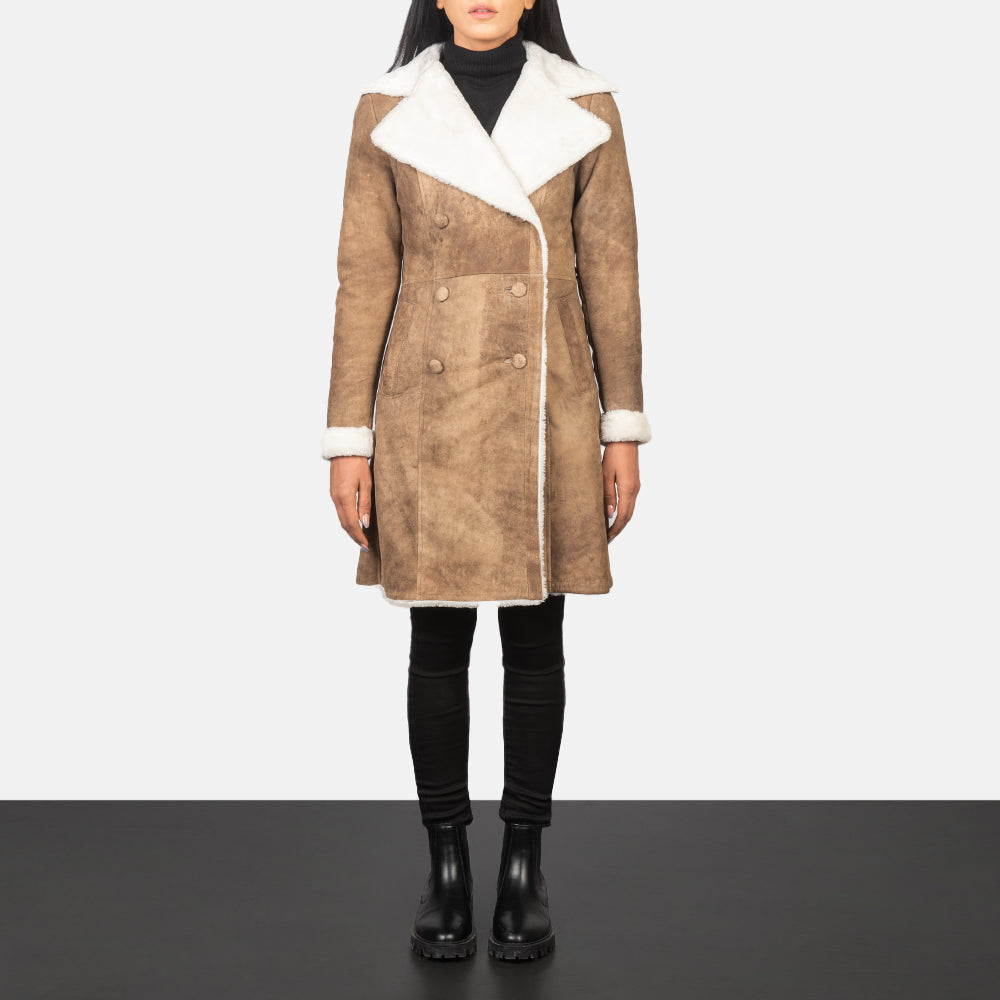 
Amie Distressed Brown Double Breasted Shearling Coat in Distressed Brown Sheepskin Snuffed - Vorderansicht & maßgeschneiderte Silhouette | Online Kaufen