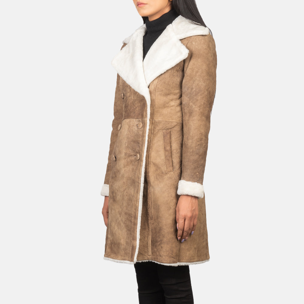 
Detailansicht of Notch & Leather Buttons Hardware on Amie Distressed Brown Double Breasted Shearling Coat