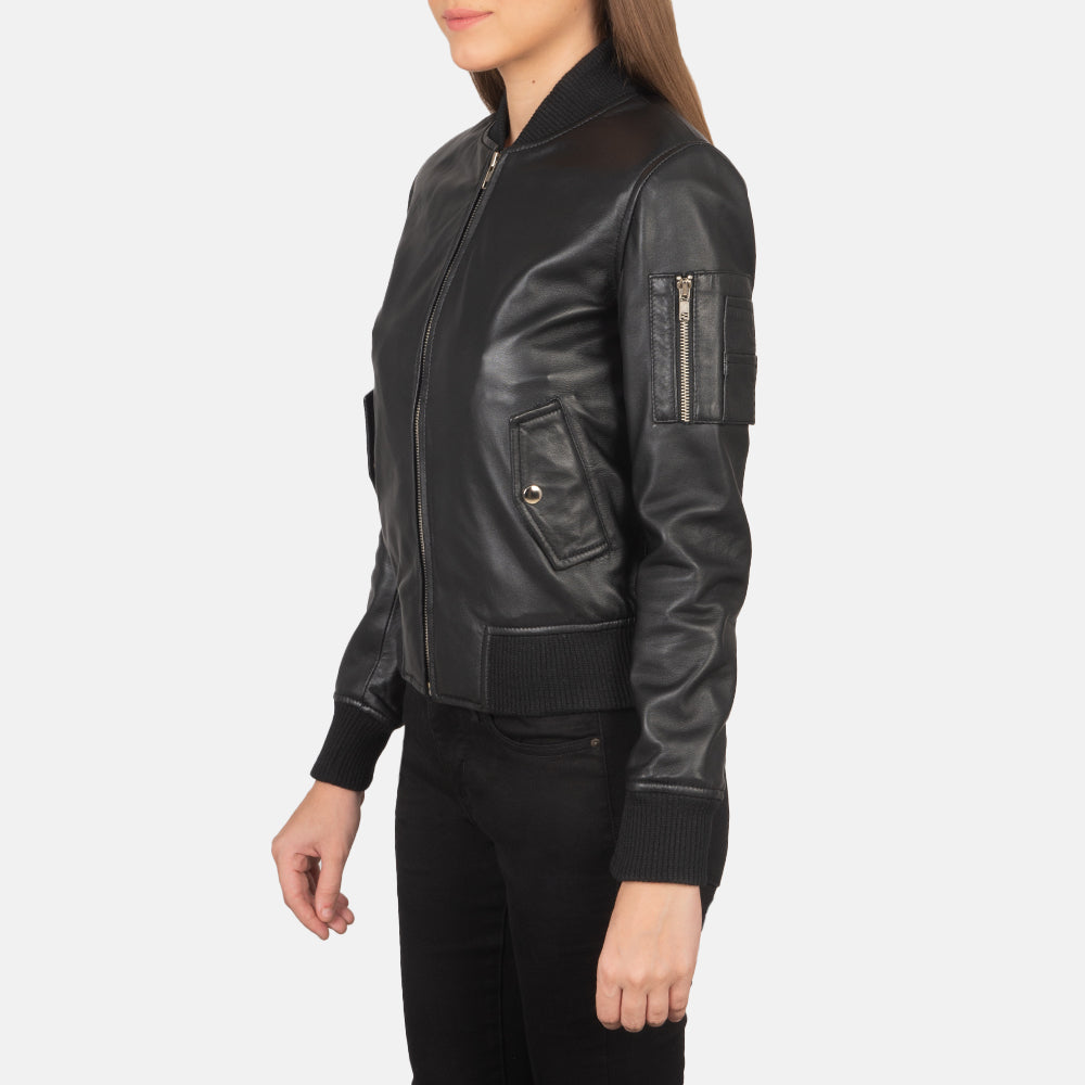 Black Sheepskin Leather Bomber Jacket - Rückansicht mit passgenauen Schultern &amp; sauberem Saum