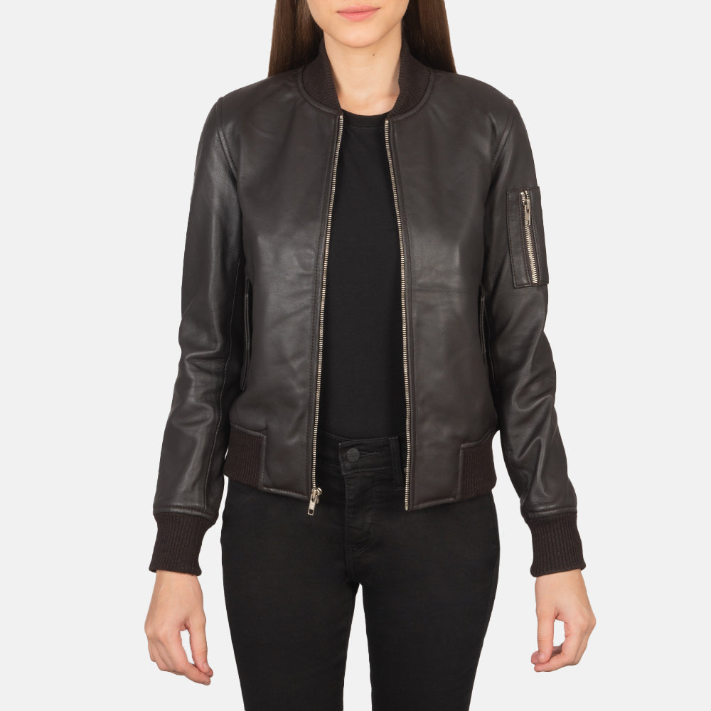 Women's Ava Ma-1 Brown Leather Bomber Jacket in Brown Sheepskin Leather - Vorderansicht &amp; maßgeschneiderte Silhouette | Online Kaufen