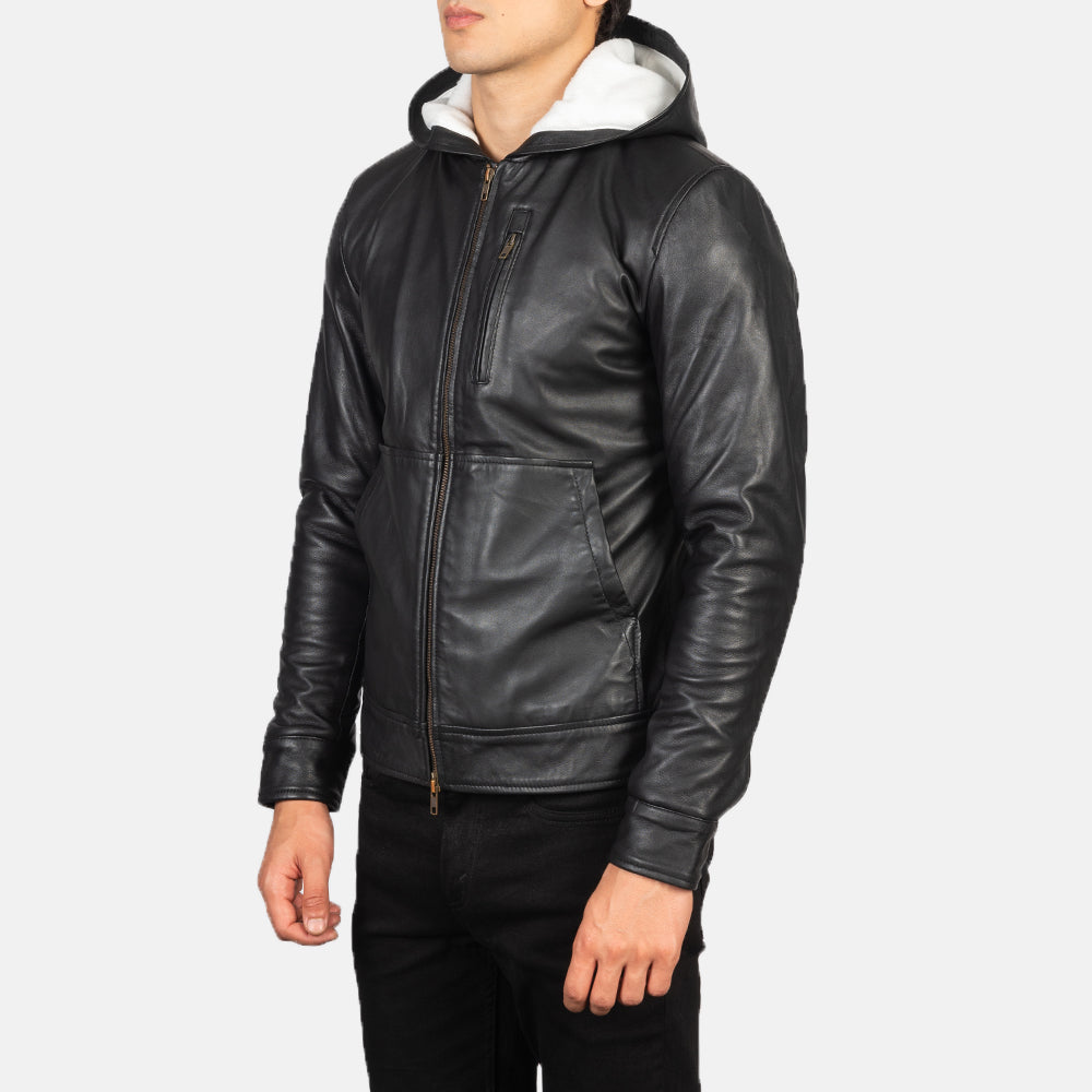 
Black Sheepskin Leather Bomber Jacket - Rückansicht mit passgenauen Schultern & sauberem Saum
