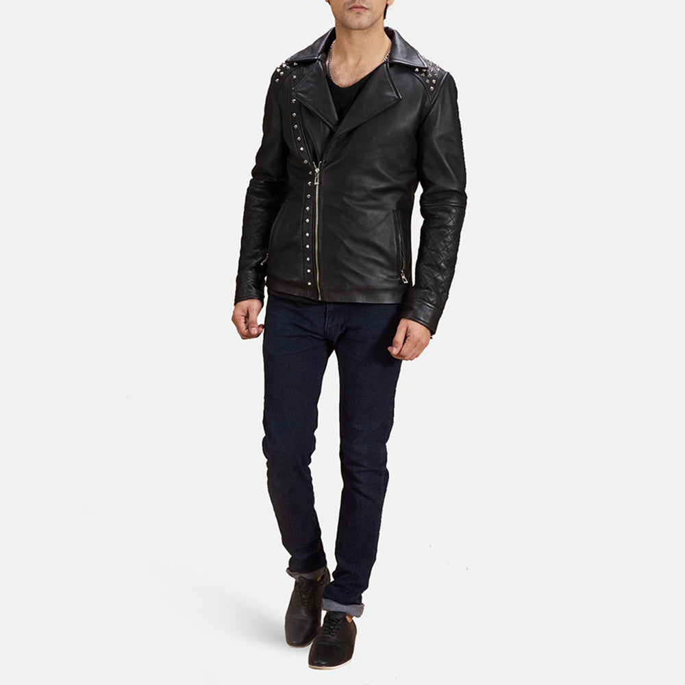 Men's Schwarz Studded Leder-Bikerjacke für Herren - Seitenansicht mit ergonomischem Ärmelschnitt