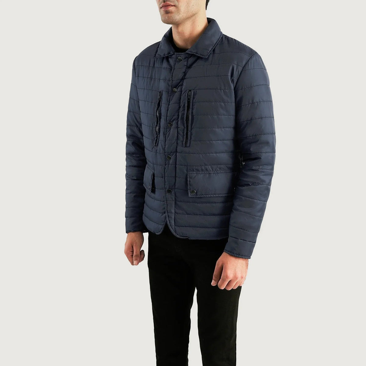 Navy Blue Nylon Winter Jacket - Rückansicht mit passgenauen Schultern &amp; sauberem Saum