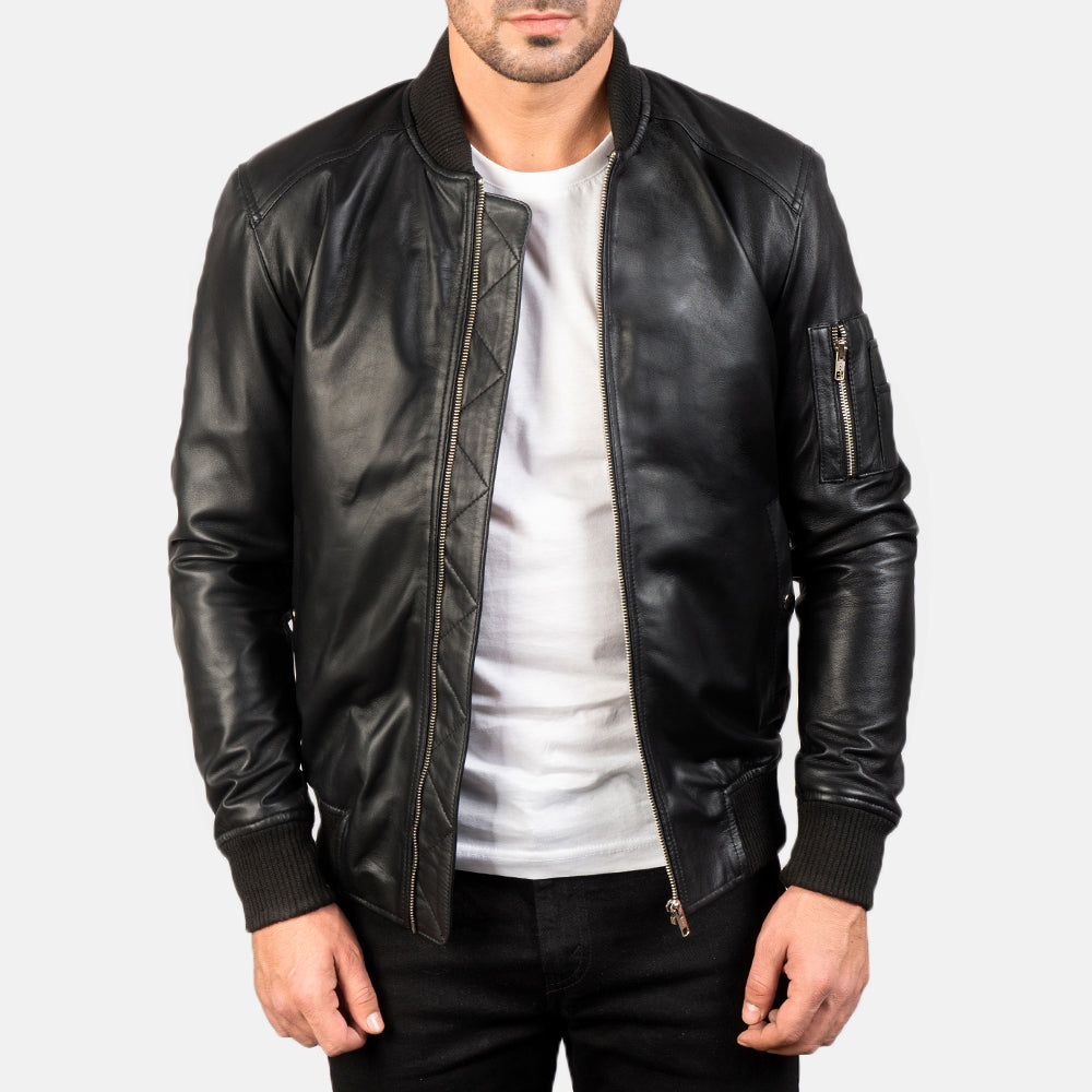 Men's Bomia Ma-1 Black Leather Bomber Jacket in Black Sheepskin Leather - Vorderansicht &amp; maßgeschneiderte Silhouette | Online Kaufen