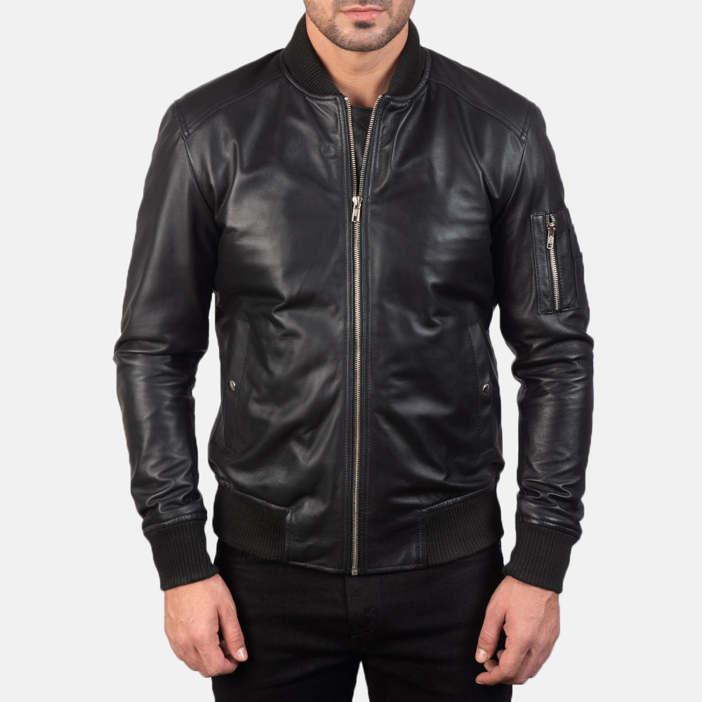 Detailansicht of Rib Knit &amp; Zipper Hardware on Men's Bomia Ma-1 Black Leather Bomber Jacket