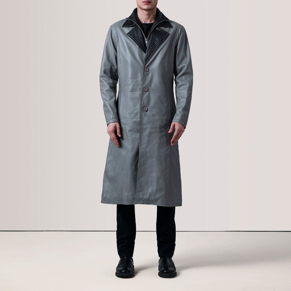 
Grey Sheepskin leather Coat - Rückansicht mit passgenauen Schultern & sauberem Saum