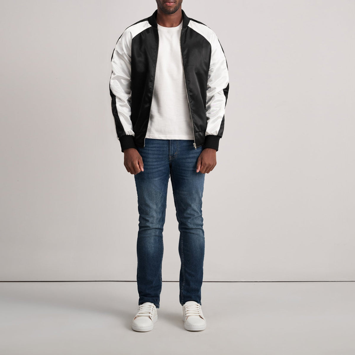 Detailansicht of Varsity &amp; Zipper Hardware on Clarke Schwarz Varsity Lederjacke für Herren