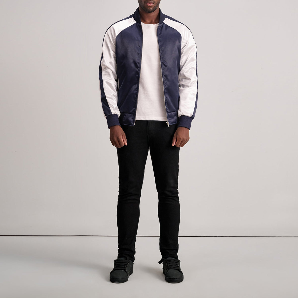 Detailansicht of Varsity &amp; Zipper Hardware on Clarke Blau Varsity Lederjacke für Herren