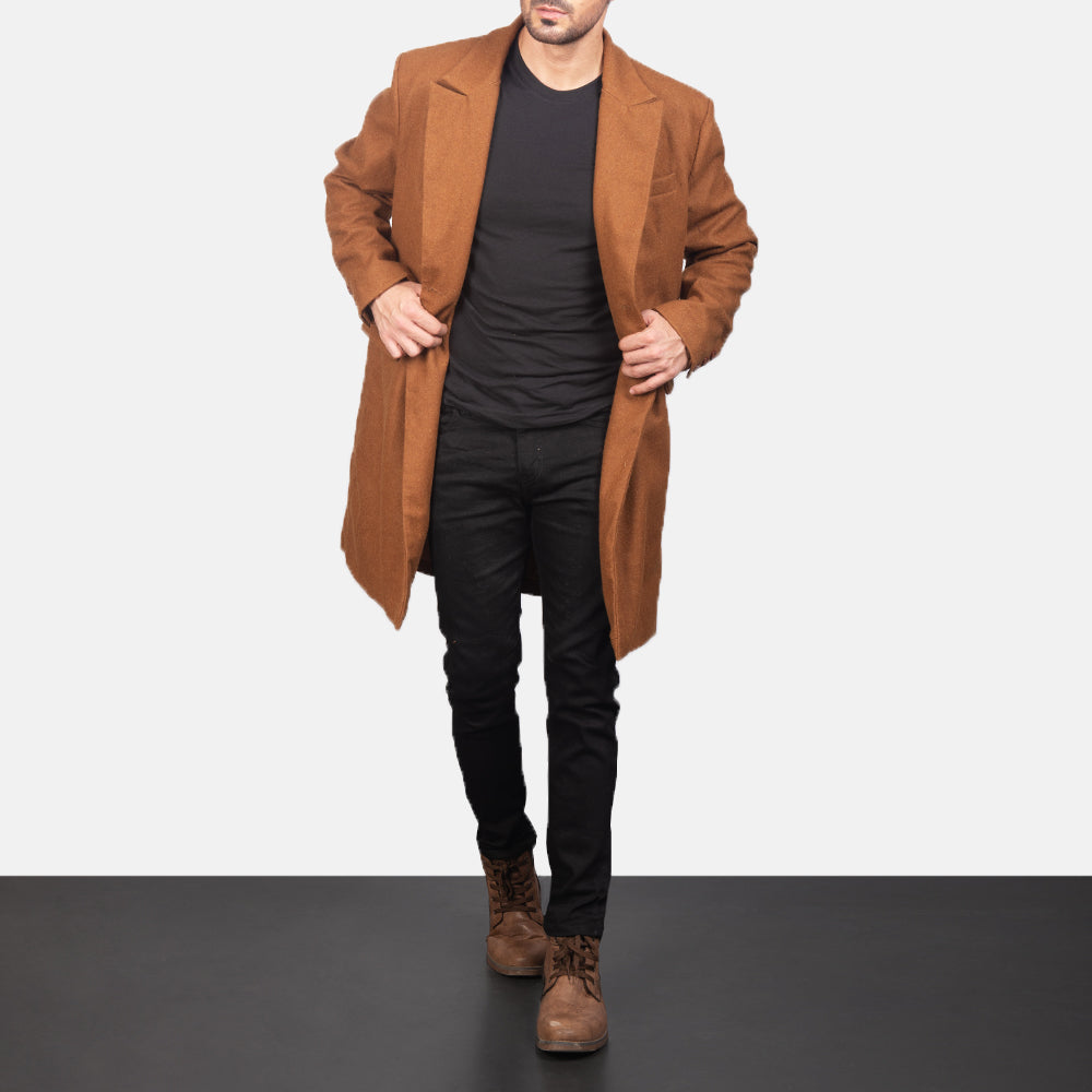 Detailansicht of Notch &amp; Button Hardware on Men's Claud Khaki Wool Double Breasted Coat