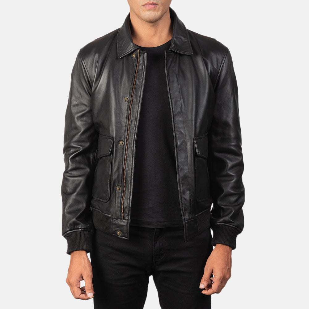 Men's Coffmen Brown Suede A2 Bomber Jacket in Brown Goatskin Suede - Vorderansicht &amp; maßgeschneiderte Silhouette | Online Kaufen