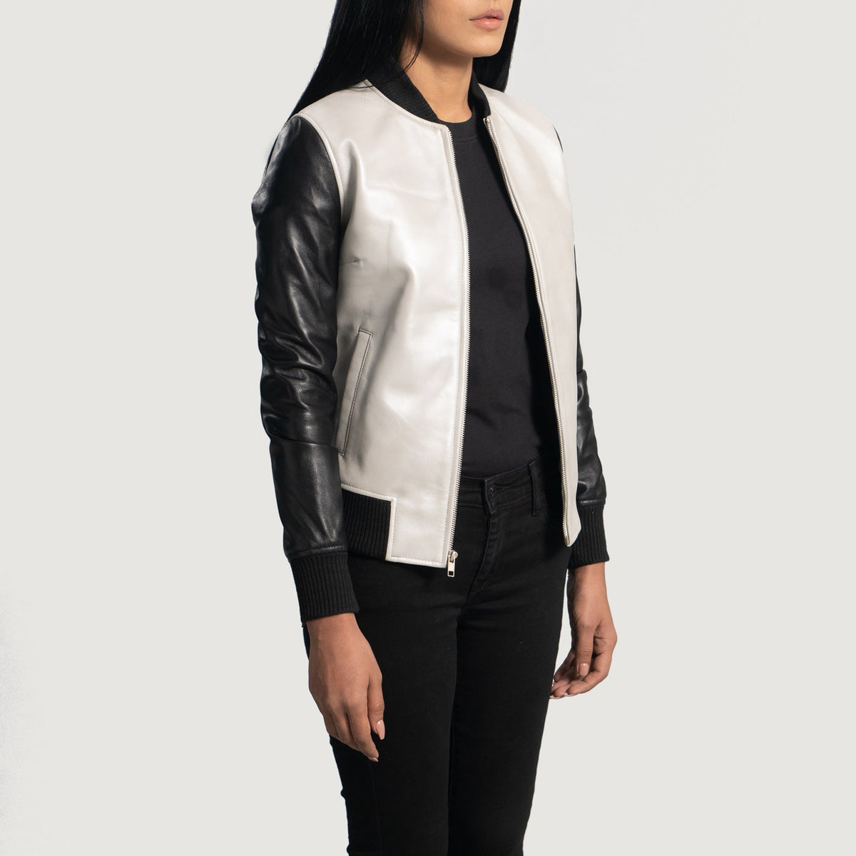 Silver &amp; Black Sheepskin Leather Bomber Jacket - Rückansicht mit passgenauen Schultern &amp; sauberem Saum