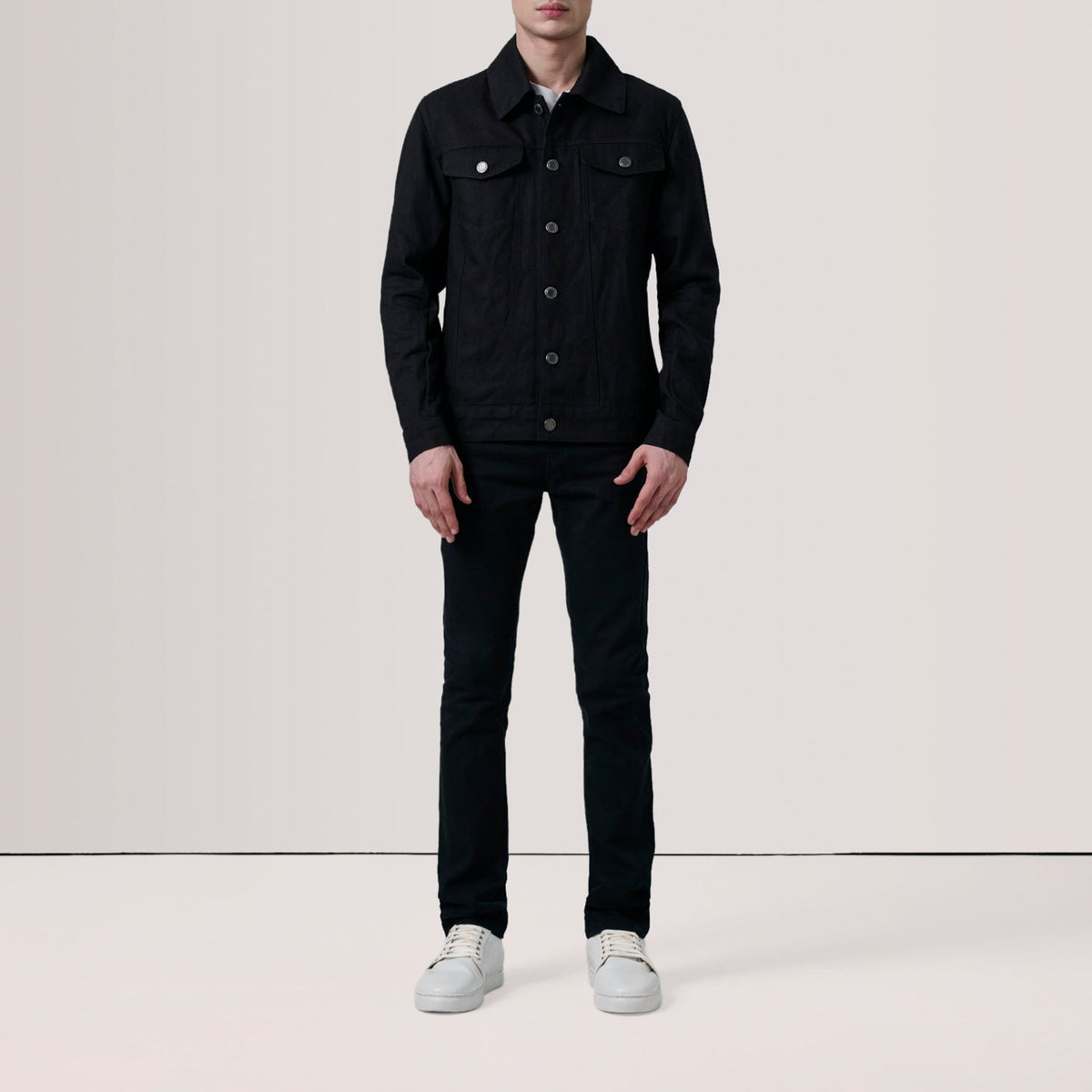 
Black Full-Grain leather Jacket - Rückansicht mit passgenauen Schultern & sauberem Saum