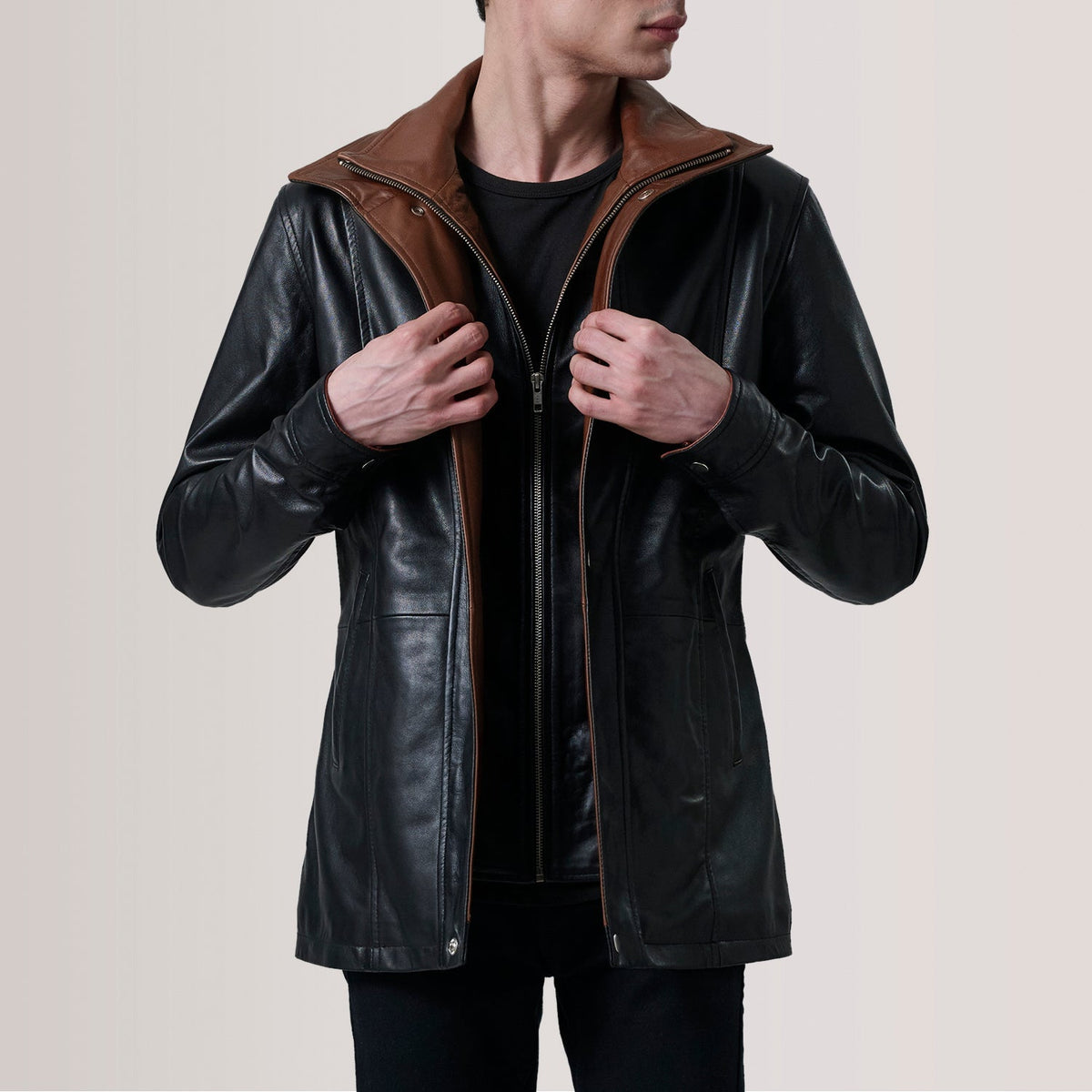 
Connor Black Leather Coat For Men in Black Sheepskin Leather - Vorderansicht & maßgeschneiderte Silhouette | Online Kaufen