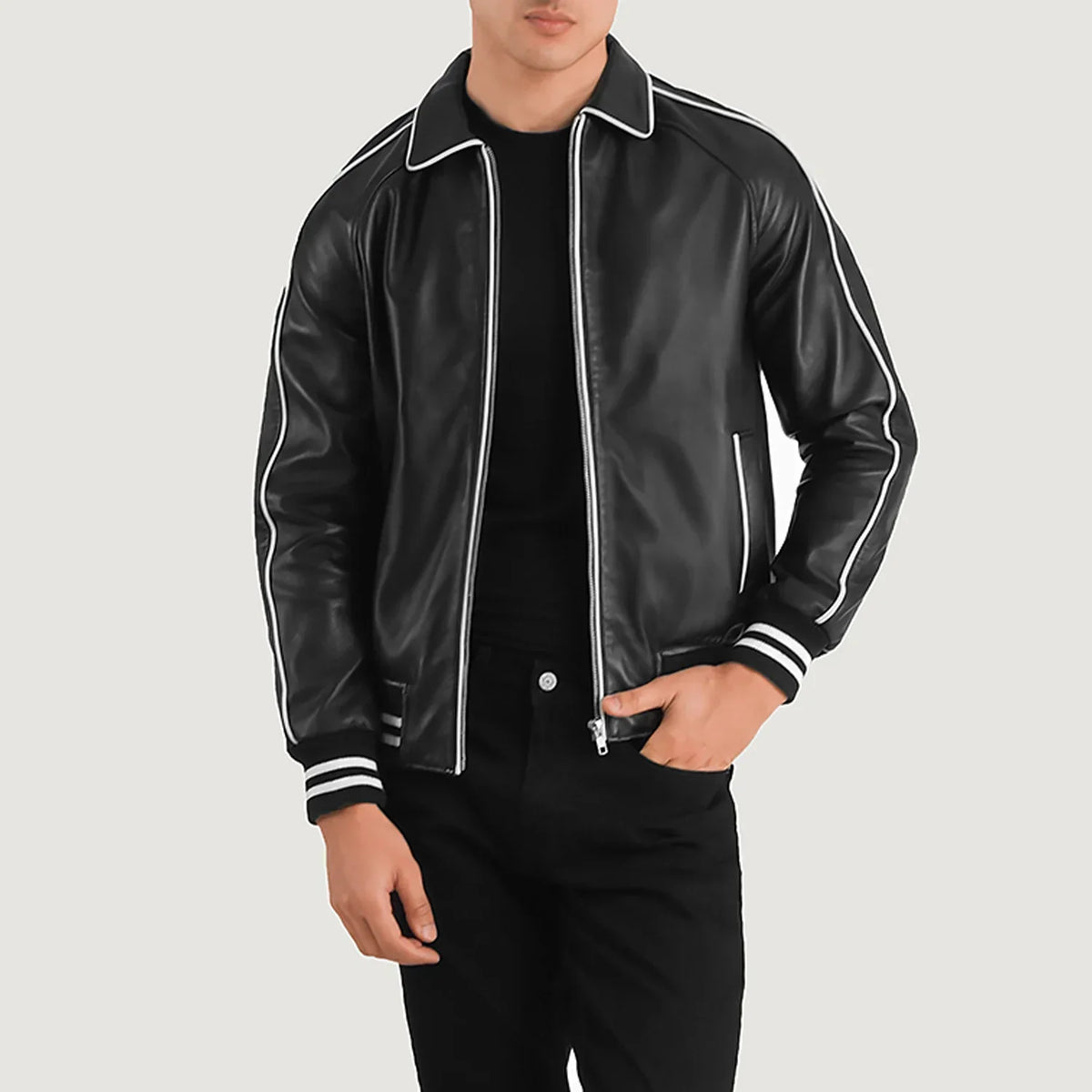 Cooper Schwarz Leather Varsity Lederjacke für Herren in Black Sheepskin Leather - Vorderansicht &amp; maßgeschneiderte Silhouette | Online Kaufen