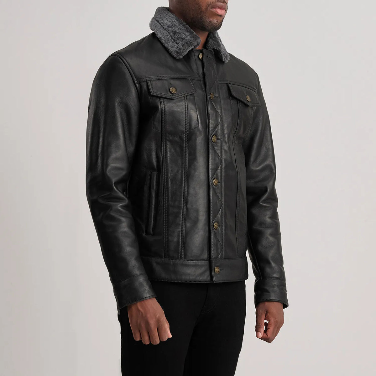 Black Sheepskin Leather Aviator Jacket - Rückansicht mit passgenauen Schultern &amp; sauberem Saum