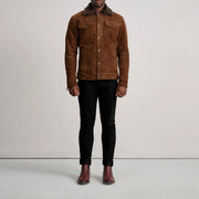 Dallis Braun Suede Shearling Trucker Lederjacke für Herren - Seitenansicht mit ergonomischem Ärmelschnitt