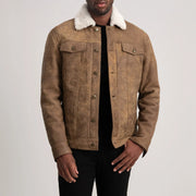 
Dallis Snuffed Brown Shearling Trucker Jacket in Distressed Brown Sheepskin Snuffed - Vorderansicht & maßgeschneiderte Silhouette | Online Kaufen