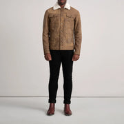 
Dallis Snuffed Brown Shearling Trucker Jacket - Seitenansicht mit ergonomischem Ärmelschnitt & sportlicher Passform