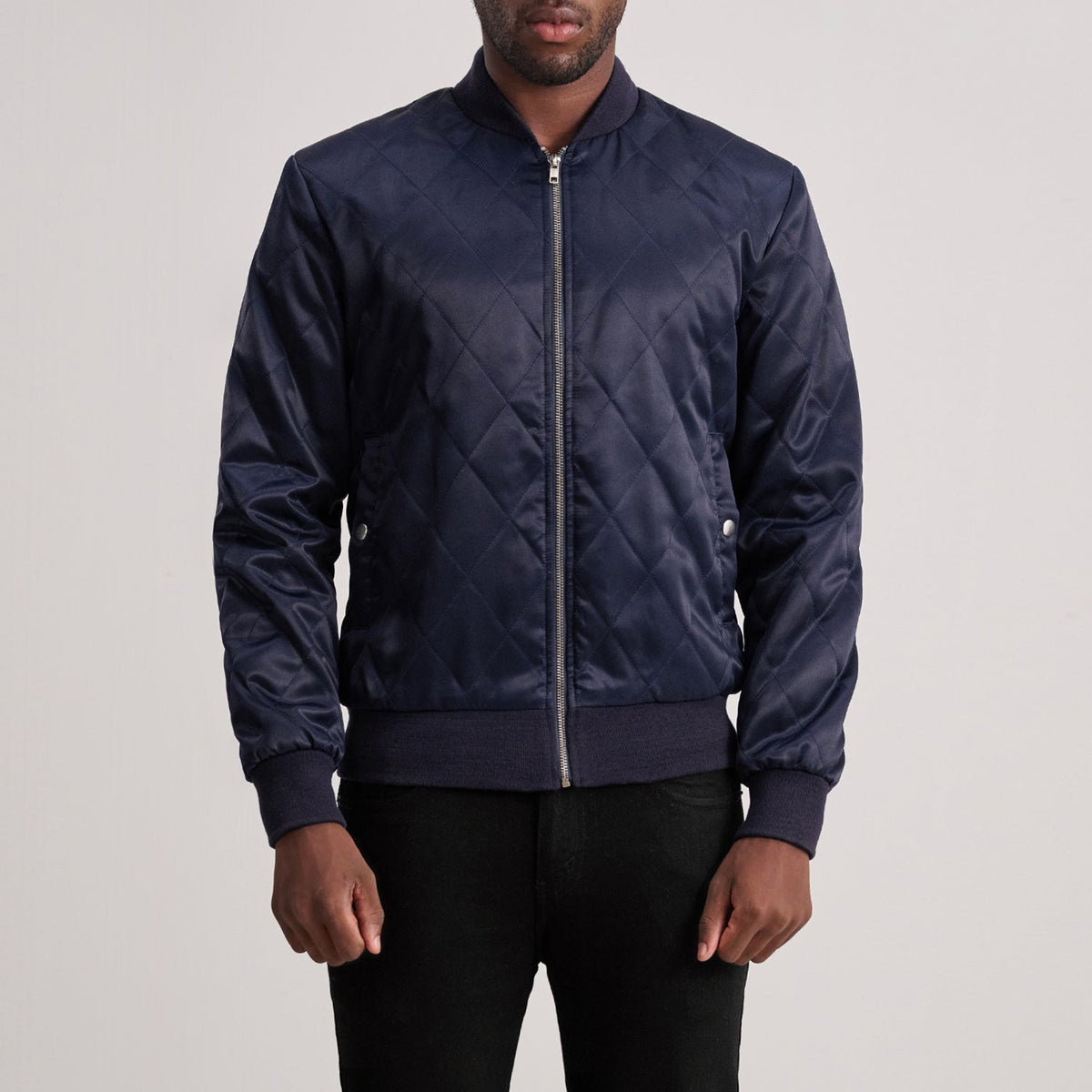 
Danson Gesteppt Blau Varsity Lederjacke für Herren in Blue Satin - Vorderansicht & maßgeschneiderte Silhouette | Online Kaufen