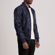 
Blue Satin Varsity Jacket - Rückansicht mit passgenauen Schultern & sauberem Saum