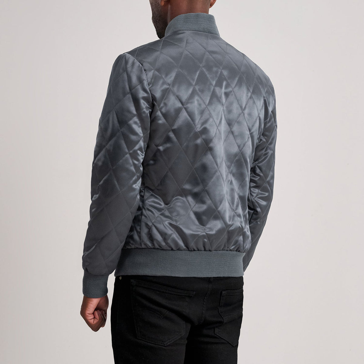
Detailansicht of Varsity & Zipper Hardware on Danson Gesteppt Grau Varsity Lederjacke für Herren