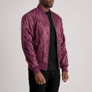 Maroon Satin Aviator Jacket - Rückansicht mit passgenauen Schultern &amp; sauberem Saum