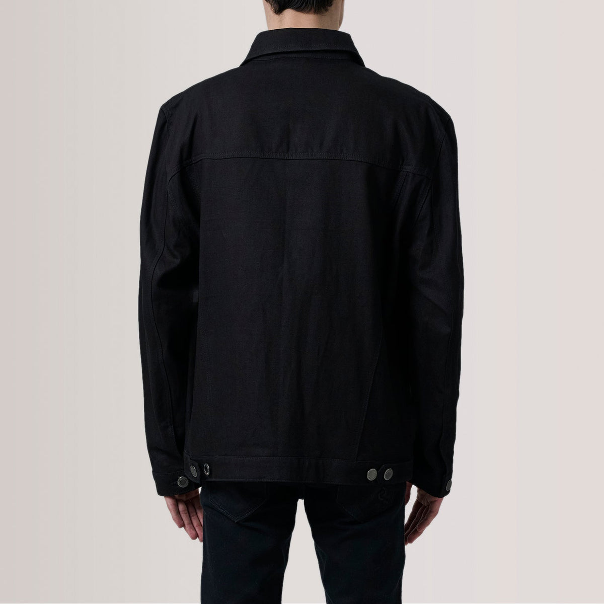 Detailansicht of Classic Collar &amp; Heavy-Duty Zipper Hardware on Eddie Schwarz Oversized Denim Trucker Lederjacke für Herren For Men