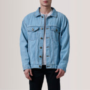 Eddie Light Blau Oversized Denim Trucker Lederjacke für Herren For Men in Light Blue Full-Grain Leather - Vorderansicht &amp; maßgeschneiderte Silhouette | Online Kaufen